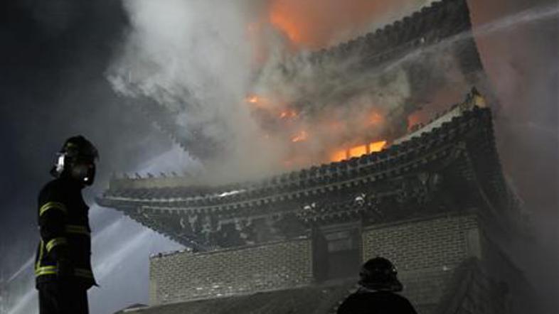 Nacionalni ponos v plamenih