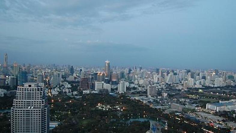 Pogled s cilja navpičnega maratona v Bangkoku.