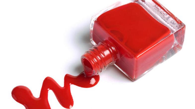 Jeseni so modni vsi rdeči, zlati, vijola in drugi temni odtenki.