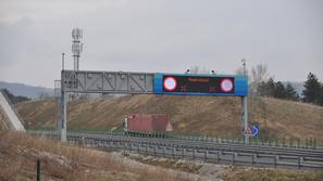  Zaprta hitra cesta čez Rebrnice