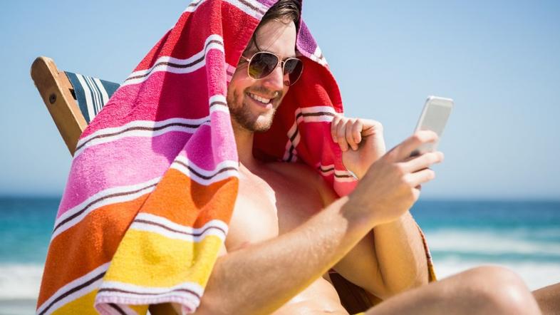 Uporaba mobitela na plaži