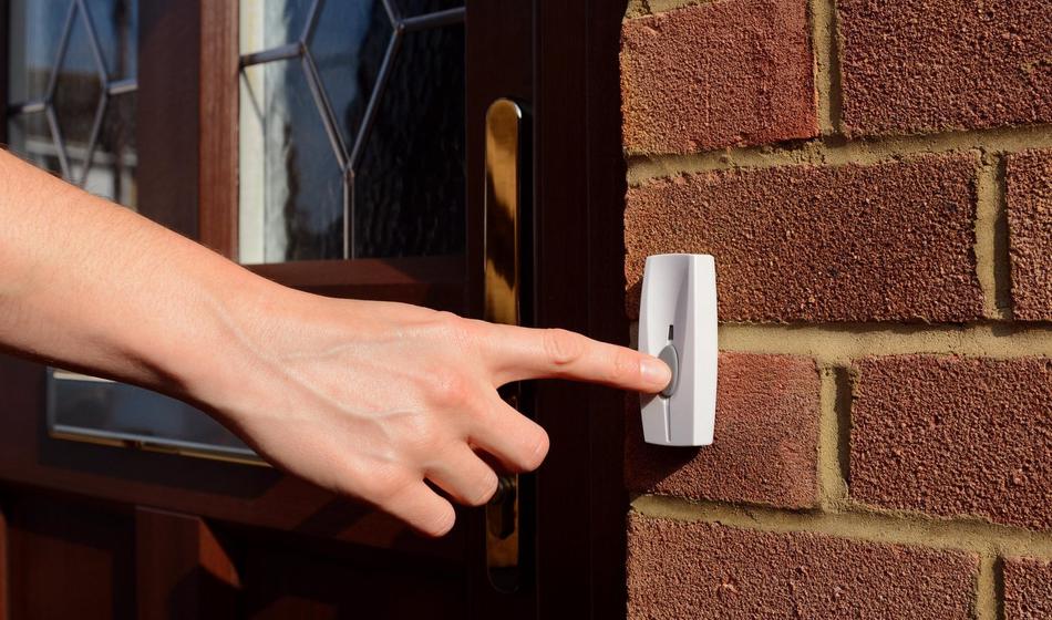 Svojci so s pomočjo gasilcev končno vstopili v stanovanje, a bilo je prepozno