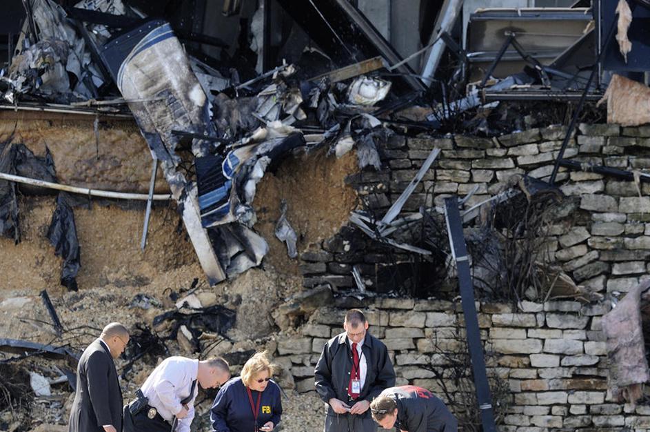 Reševalci so v ruševinah poslopja v teksaškem Austinu našli dve trupli, niso pa 