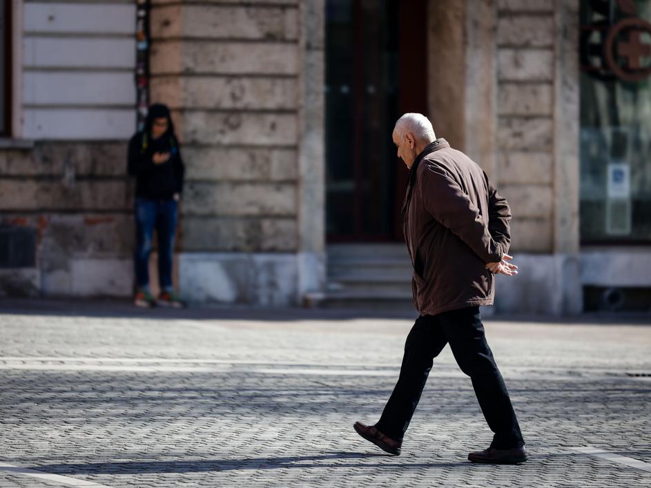 starejši, upokojenci