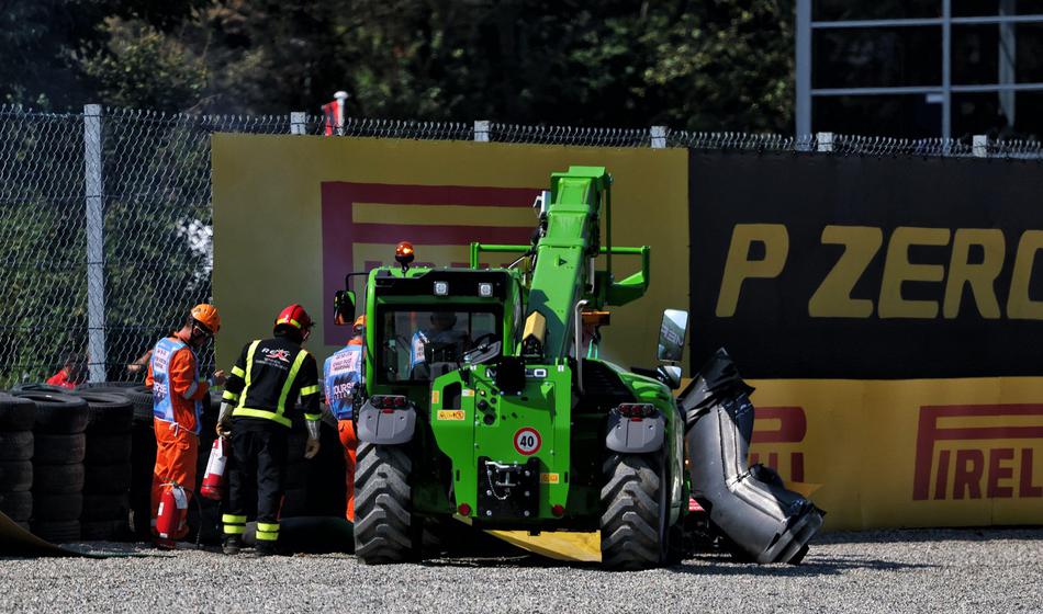 Na domači dirki katastrofa za Ferrari, rdeča zastava zaradi grde nesreče