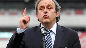 Platini UEFA stadion obisk Varšava Euro 2012 govor mikrofon žuganje prst