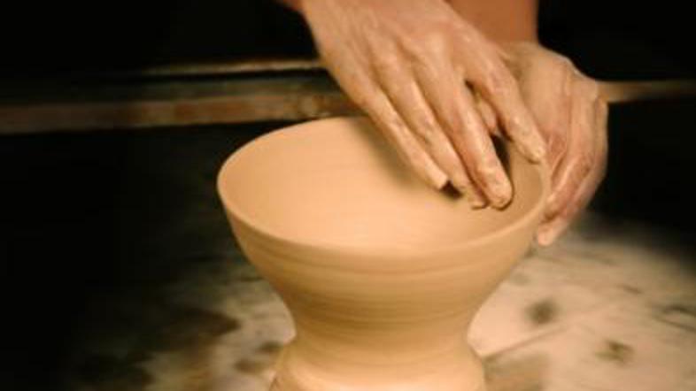 Glina ni le material za oblikovanje, ampak ima tudi zdravilno moč.