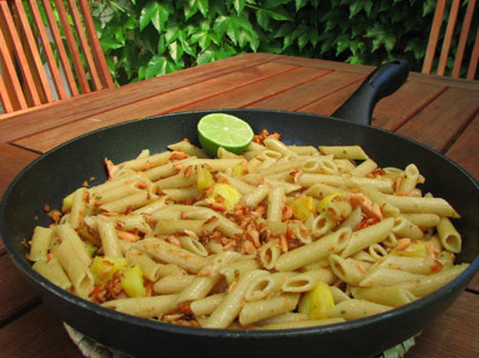 Eksotično kombinacijo nadgradite z limeto.