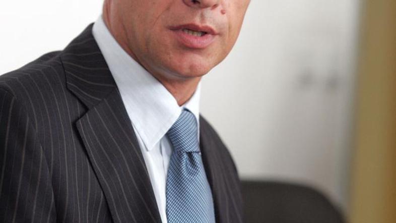 "Po do zdaj zbranih podatkih menim, da si delo kriminalista v zadevi LTH zasluži