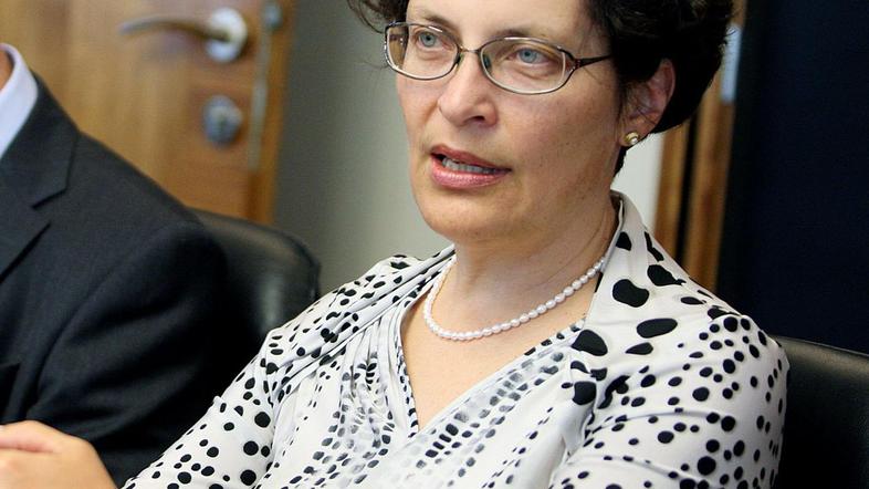 Zdenka Čebašek Travnik opozarja, da je potrebno zakone spoštovati ne glede na ku