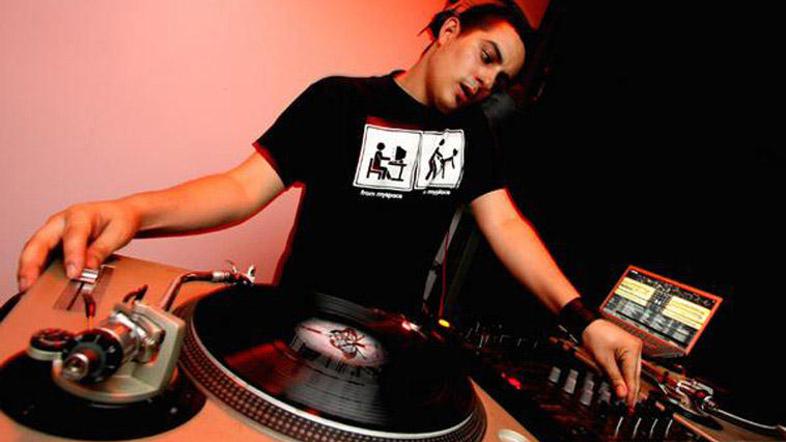 Ian F., eden izmed nastopajočih didžejev, je presenečen zaradi velikega zanimanj