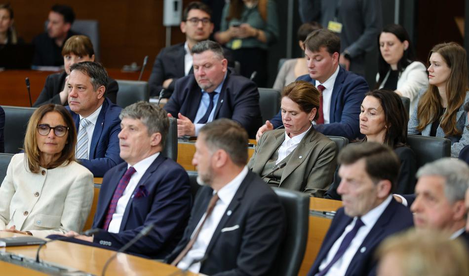 V Svobodi ogorčeni nad potezo Logarja: To je politika prevare