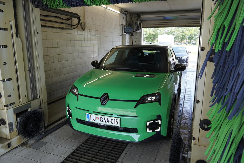 Avtopralnica MOL in INA | Avtor: Matija_Janežič