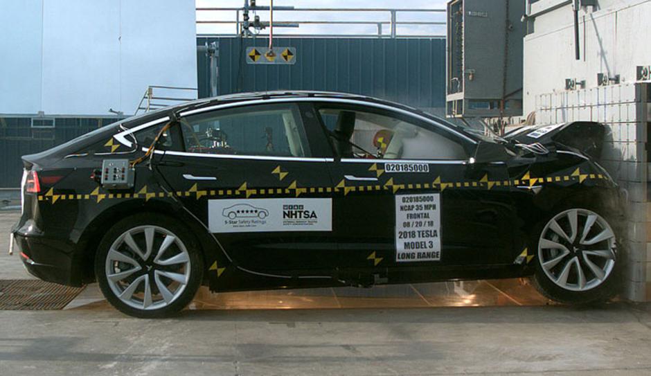 Tesla model 3 na testih trčenj NHTSA | Avtor: NHTSA