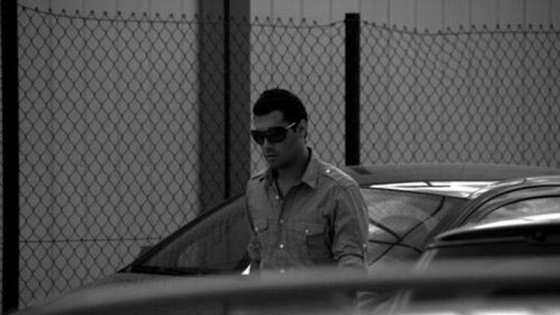 Adel ni več samski.