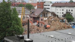 Rušenje obstoječih objektov na zemljišču Slovenijavina so že začeli, gradbeno do