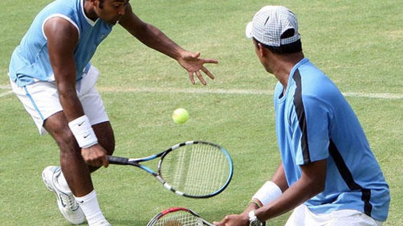 Maheš Bhupathi (desno) in Leander Paes (levo) do Pekinga najverjetneje ne bosta 