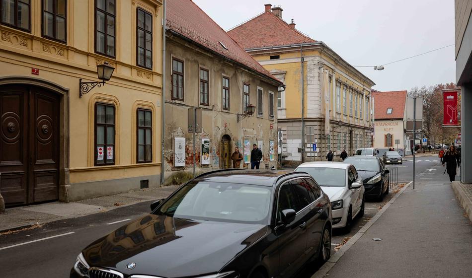 Drama v centru Maribora: Policija prijela tri osebe, druge še iščejo