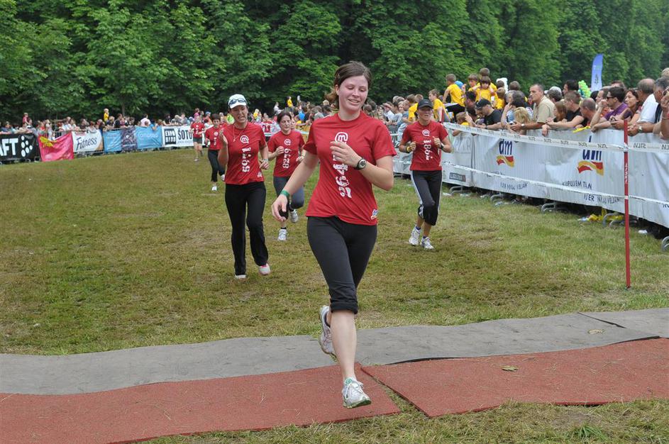 Če želite visokoresolucijsko fotografijo, nam pošljite elektronsko sporočilo na 
