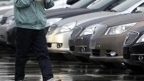 Pred nakupom avtomobila na vsak način skušajte barantati. (Foto: Reuters)