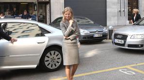 Katarina Kresal je za prehitro vožnjo po primorski avtocesti opravičila svojega 