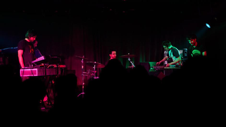 Moveknowledgement Free Pop Orchestra v klubU Gromka, Metelkova mesto