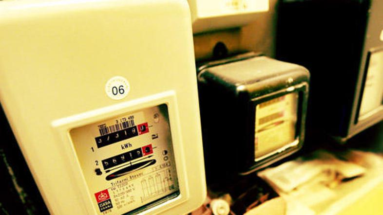 Na območju Elektra Ljubljana elektriko vsak mesec v povprečju odklopijo 135 gosp