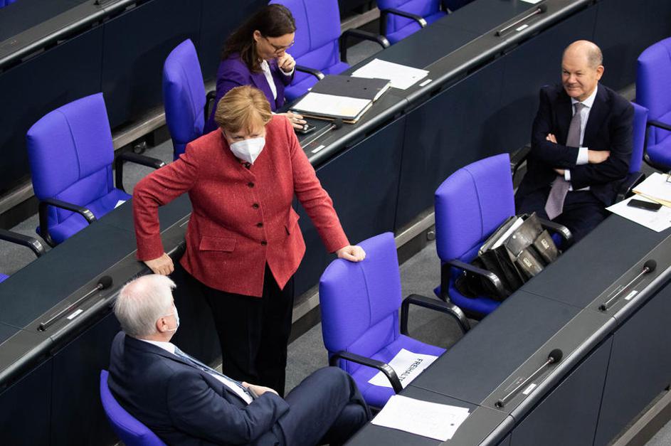Angela Merkel v Bundestagu