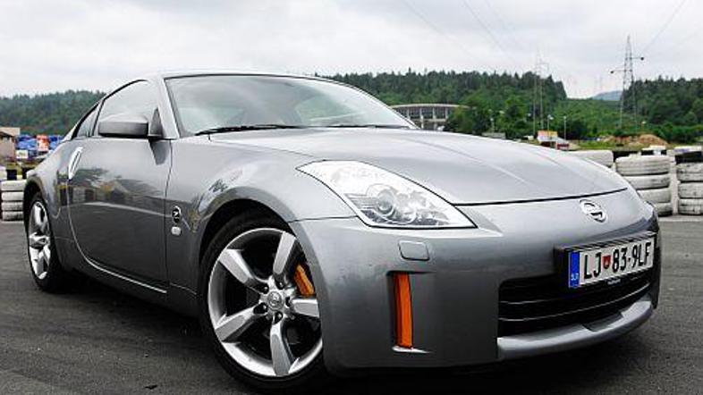 Pospeški so lahko zelo sunkoviti, saj potrebuje 350 Z za dosego prve stotice sam