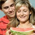 Uživanje lubenice naj bi imelo pozitiven učinek na vaše spolno življenje.