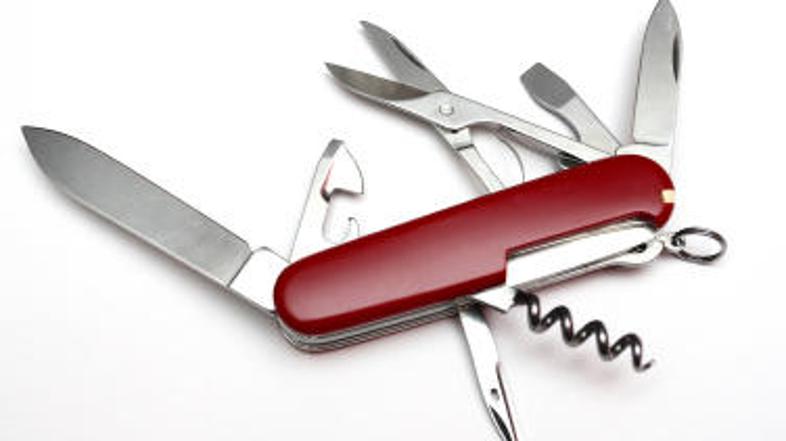 Kakšen bo legendarni švicarski nož brez grba?