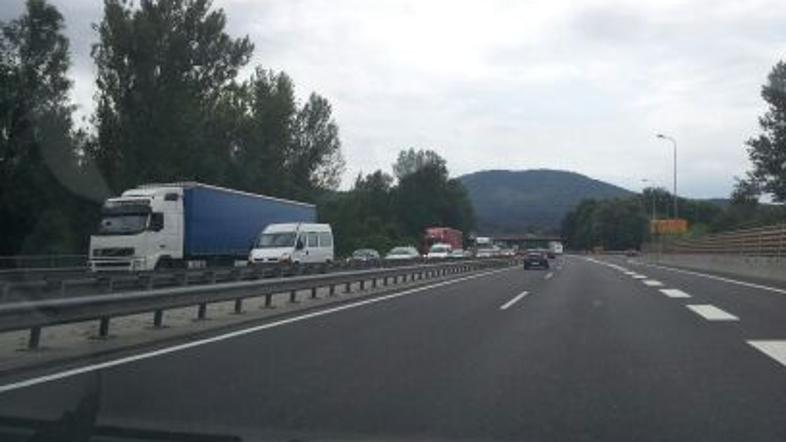 Zastoji na primorski avtocesti.
