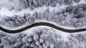 Vožnja pozimi sneg sneženje