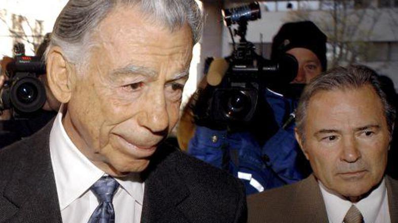 Kirk Kerkorian je znani vlagatelj v avtomobilsko industrijo. 91-letnik ima po oc