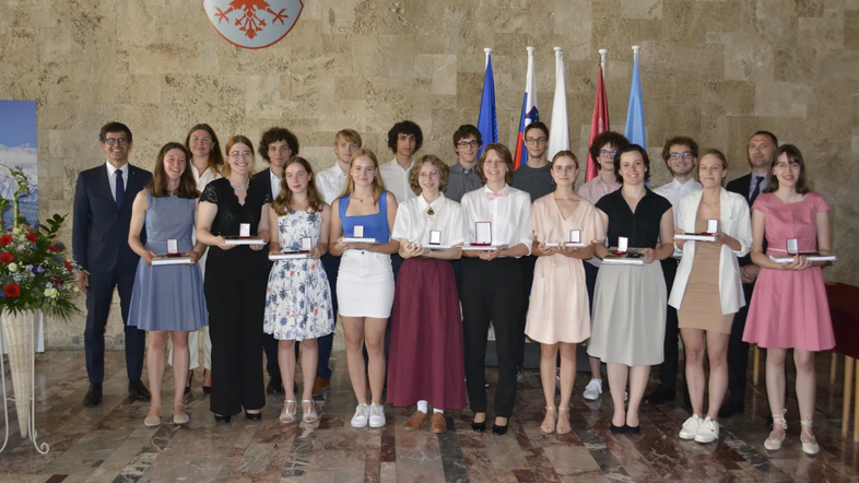 Zlati maturanti Gimnazije Kranj, tudi letos najuspešnejše na Gorenjskem.