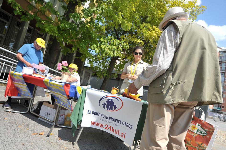 Zbiranje podpisov za razpis referenduma o družinskem zakoniku.