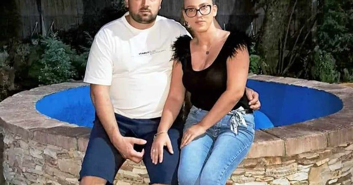 Moški zadušil ženo in 13-letnega sina med spanjem