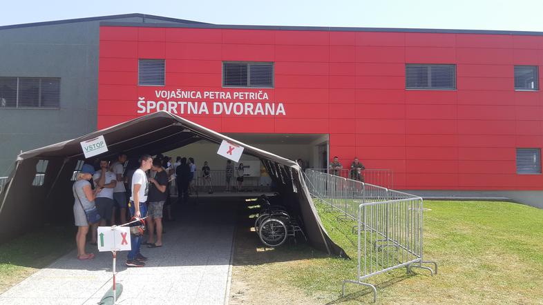 Cepljenje nenaročenih v kranjski vojašnici 23. junija 2021.