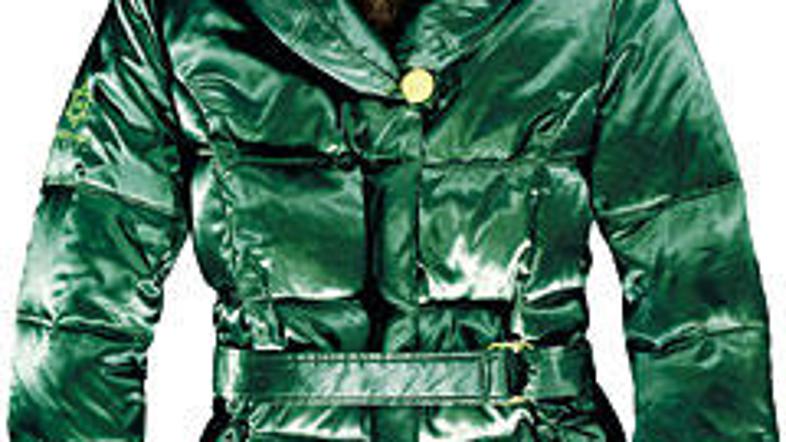 Smaragdna bunda krajše dolžine pristoji tako visokim kot nizkim.