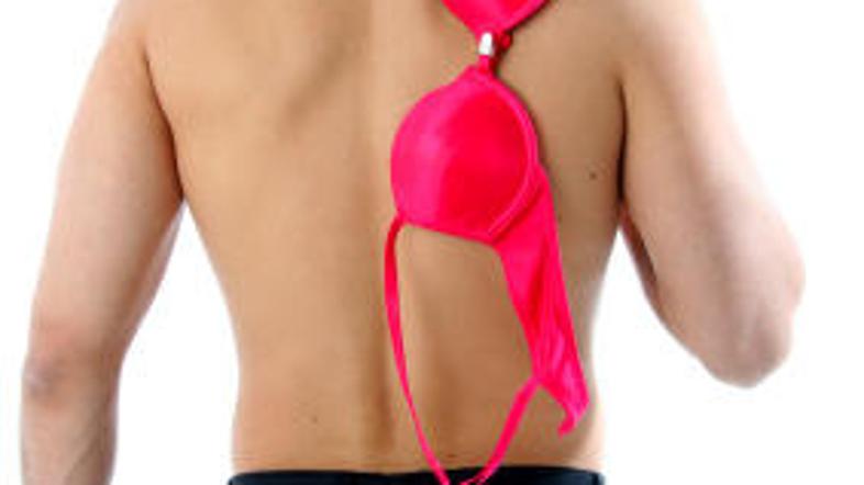 Fantje, si predstavljate nositi nedrček?