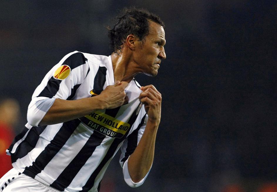 Sezona Juventusa (na fotografiji branilec Jonathan Zebina) je v Vidmu dobila nov