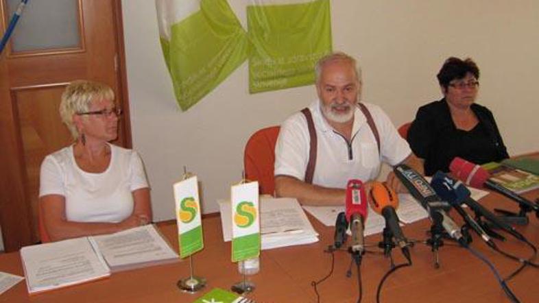 Stavke naj bi se udeležilo vsaj 50 odstotkov razpoložljivih ljudi po posameznih 