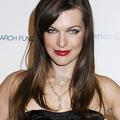 Milla Jovovich je temno naličene ustnice odlično kombinirala z večerno obleko.