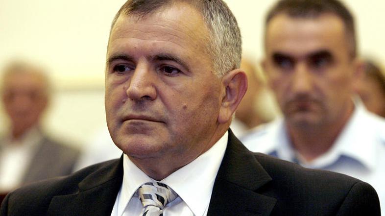 Po navedbah Rahima Ademija je pri tej operaciji obstajala vzporedna veriga povel