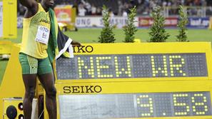 Bolt je na 100 metrov z lahkoto postavil nov najboljši čas na svetu. Rekord iz P