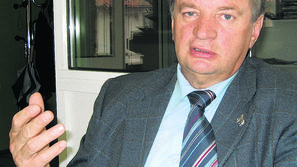 “Daleč od tega, da bi bila vložitev zakona nezaupnica Pavlu Gantarju. Ponudila s