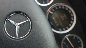 Mercedes je bila prodajalka daimlerjevih vozil.
