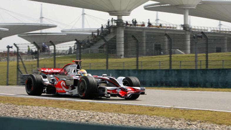 Hamilton si misli, da ni lepšega, kot če na obtožbe odgovoriš z najhitrejšimi ča