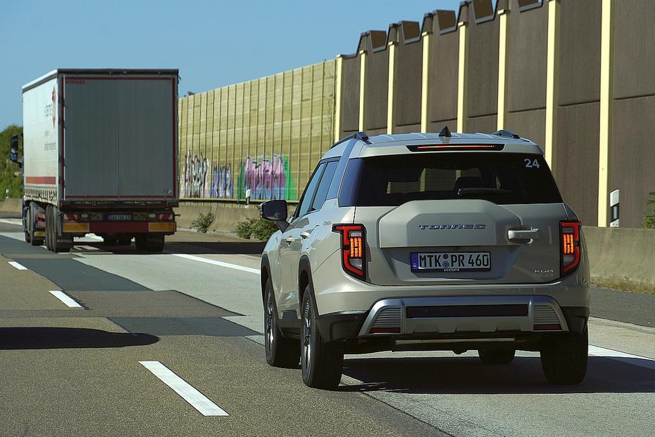 KGM nusso EV in KGM torres hybrid