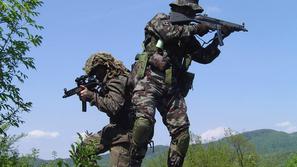 slovenija15.04.08...slovenska vojska...vojak...akcija...uniforma...foto: slovens